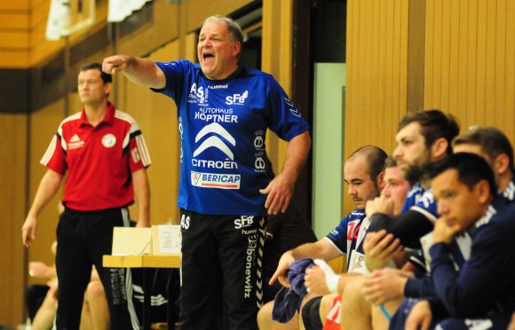 Hilmar Bjarnason ganz gelassen, Axel Schneider etwas energisch: Das Gastspiel des TV 05 Mülheim in der Waldsporthalle war vor Jahresfrist das verspätete Heimspieldebüt der Sportfreunde Budenheim in der frisch sanierten Spielstätte und ging 23:29 verloren.