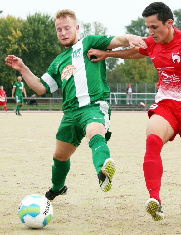 Am Ende eines schönen Spielzugs der Vollender: Sturmspitze Pascal Laier brachte die TuS Marienborn mit 1:2 an die bis dahin so souveräne Wormatia Worms II heran.