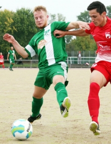 Am Ende eines schönen Spielzugs der Vollender: Sturmspitze Pascal Laier brachte die TuS Marienborn mit 1:2 an die bis dahin so souveräne Wormatia Worms II heran.