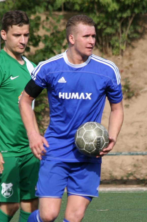 Der Tim Köberich, der kann es auch mit dem Fuße: Der Neuzugang im Sturm der TSG Bretzenheim erzielte beim 5:1-Sieg beim VfL Neustadt das erste und das letzte Tor der Partie..
