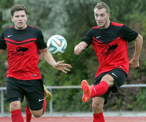 Ein Dopplepack vom Matthias Cygon (r.) entschied das Bezirksligaspiel gegen den TuS Biebelnheim zugunsten des FSV Nieder-Olm.