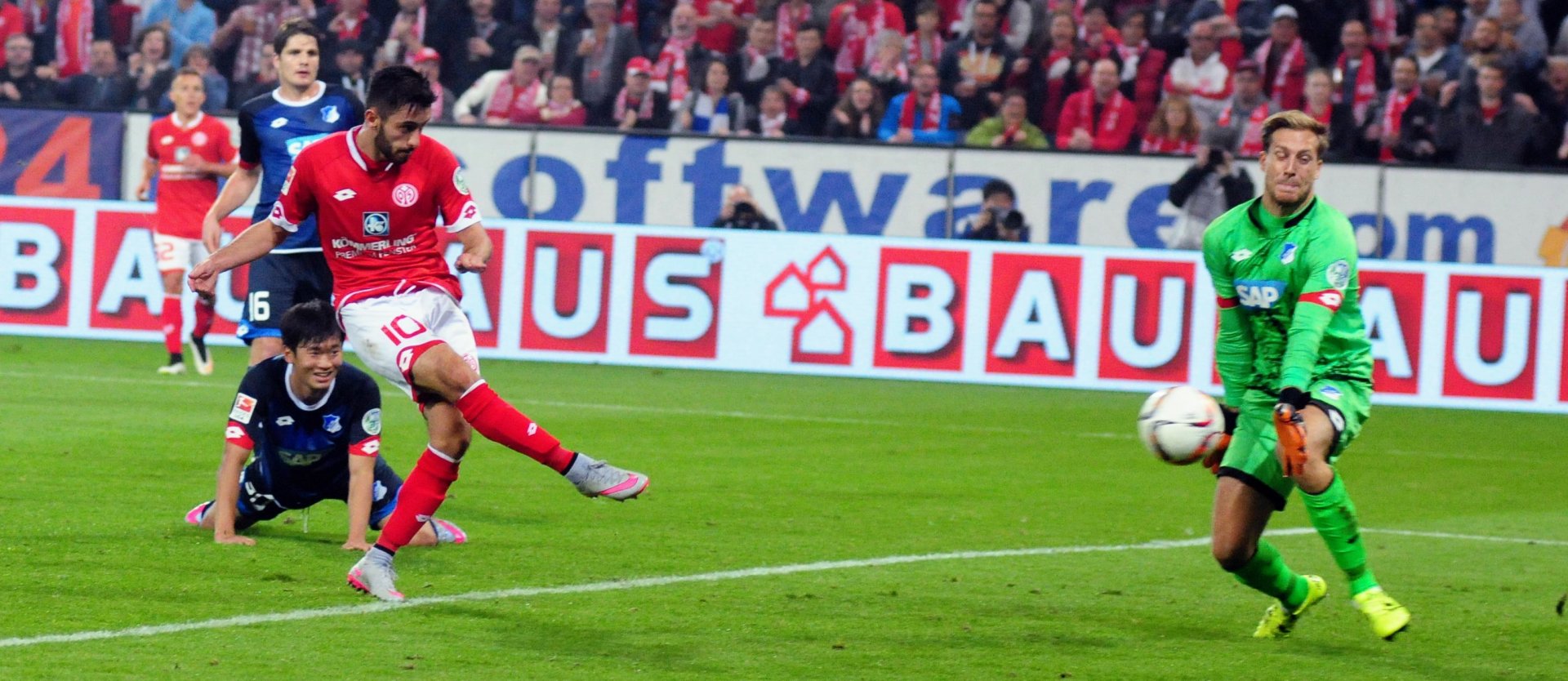 ... das Yunus Mallí im Nachsetzen erzielte. ...