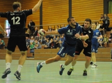 Daniel Marckart hat den Wurfarm frei, wird von HCG-Neuzugang Fabian Schmitt aber am Durchmarsch zum Kreis gehindert. In der zweiten Halbzeit trafen die Sportfreunde aber selbst aus sechs Metern lange Zeit nichts mehr.