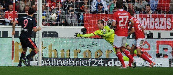 Letztlich war dies schon die Vorentscheidung: Robert Lewandowski köpfte in der 51. Minute das 0:1.