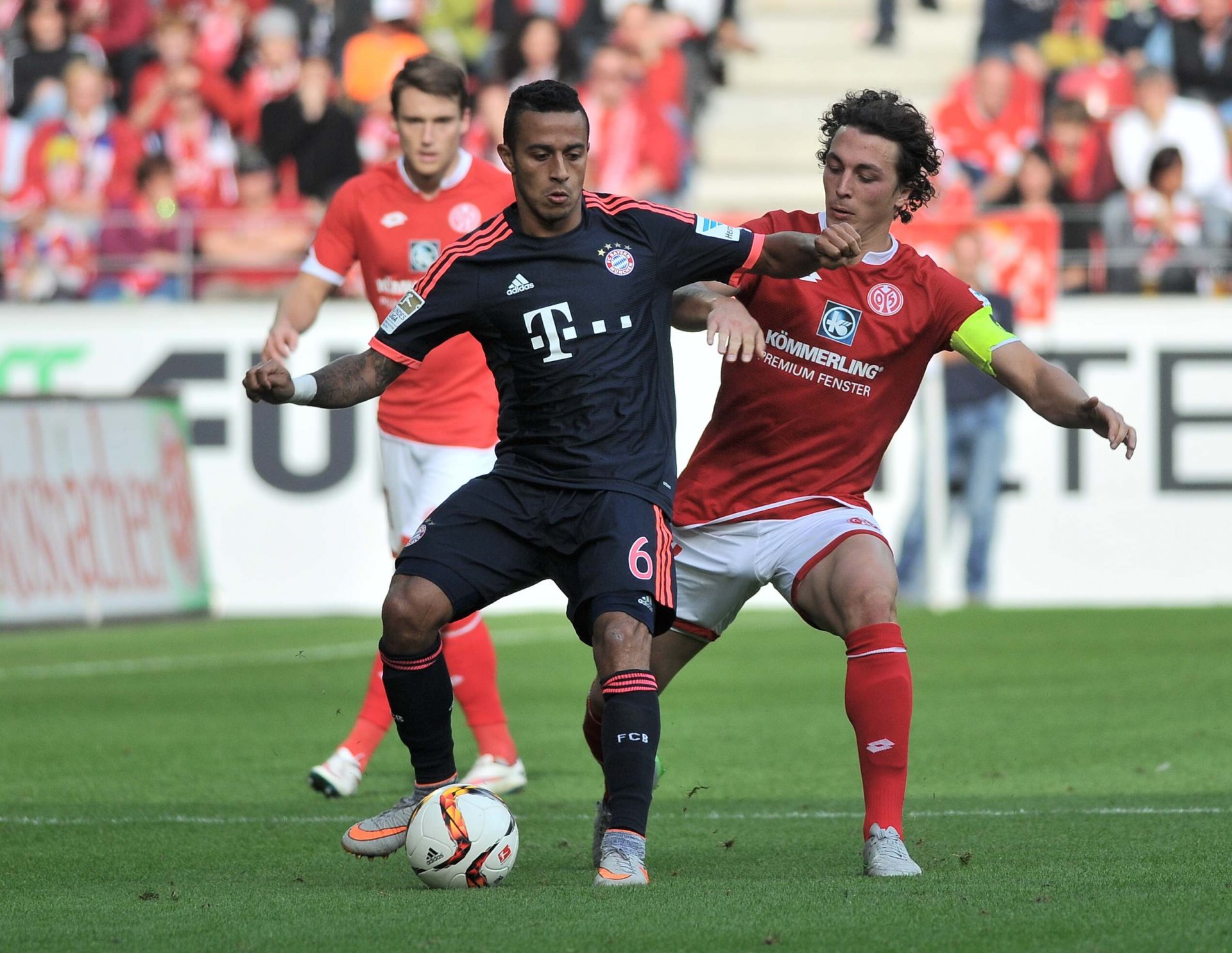 Da nutzte es dann auch nichts mehr, dass Julian Baumgartlinger (hier gegen Thiago)….