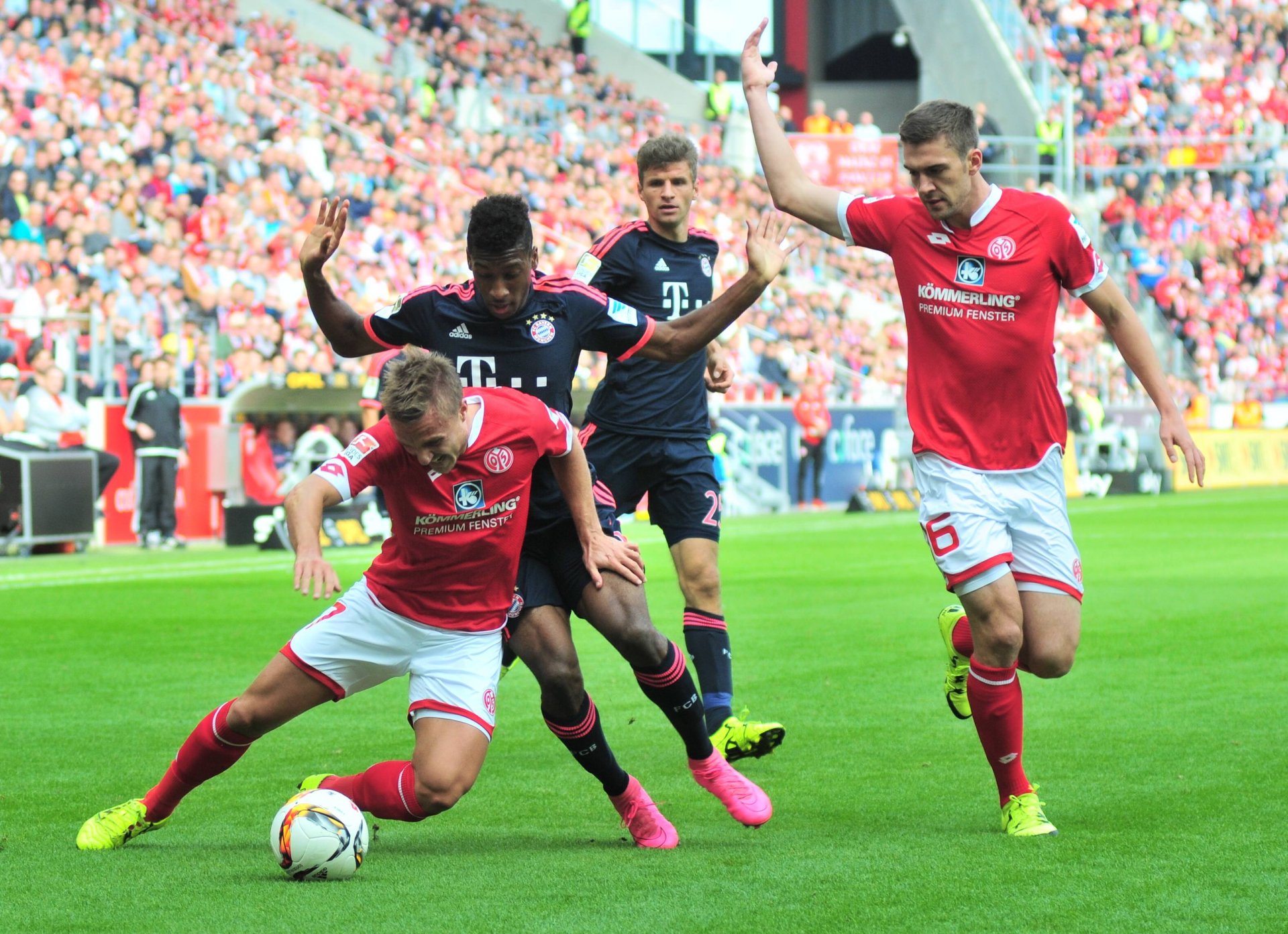 … Pierre Bengtsson (vorne) und Stefan Bell (r.) …