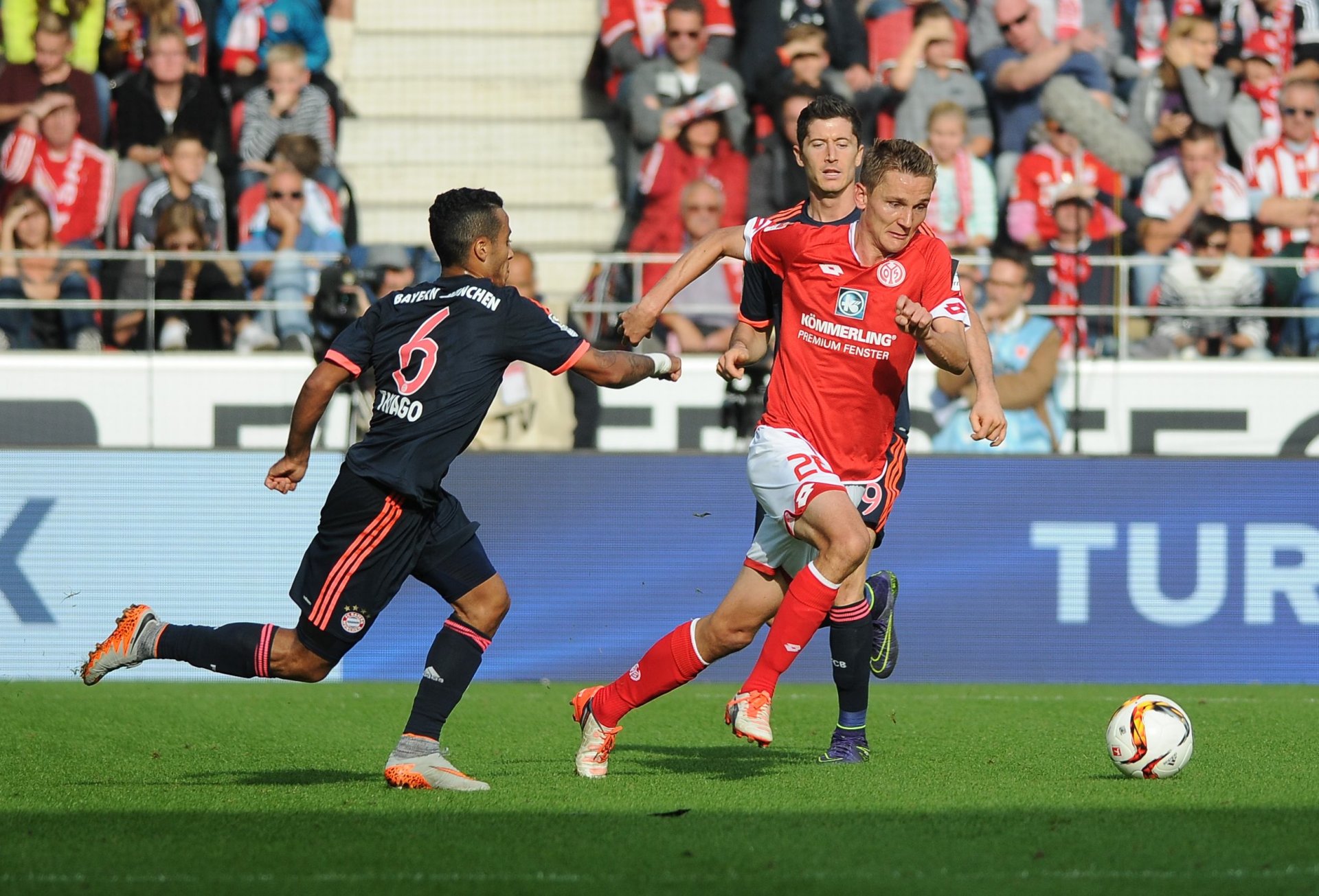 … oder Niko Bungert lange gut dagegengehalten hatten und mehr gelaufen waren als die Bayern.