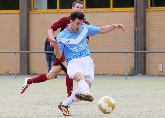  Neue Hoffnung im Nichtabstiegskampf schöpft der 1.FC Nackenheim. Beim 4:0 gegen die SG Nieder-Wiesen erzielte Dominik Paul den dritten Treffer.
