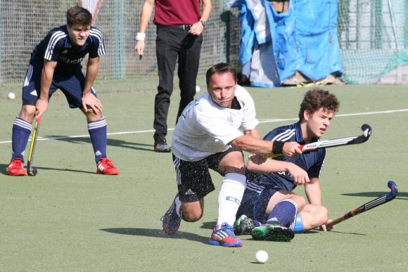 Marvin Graf (r.) kam mit dem TSV Schott in der vergangenen Feldrunde gegen den 1. Hanuer THC auf dem eigenen Platz über ein 1:1 nicht hinaus. 