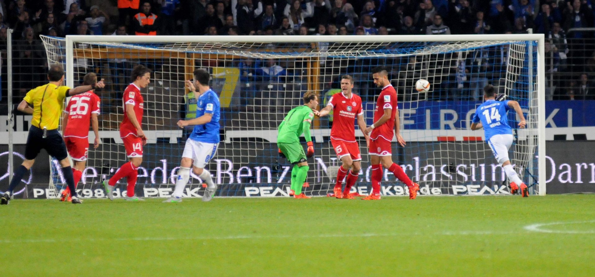 Ausnahme: Die 27. Minute, in der Marcel Heller überraschend den Anschlusstreffer erzielte. "Das kann man besser verteidigen", räumte Stefan Bell später ein.