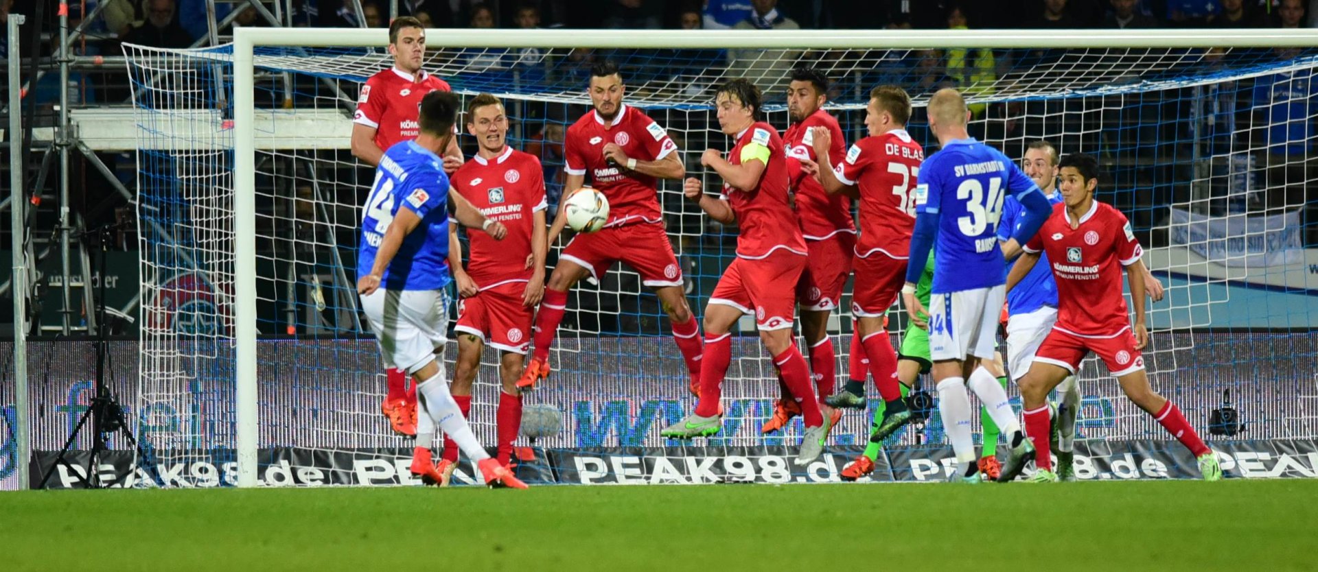 Wenn es auch der Vorabend des Tages des Deutschen Einheit war: Diese Mauer durfte nicht weg.