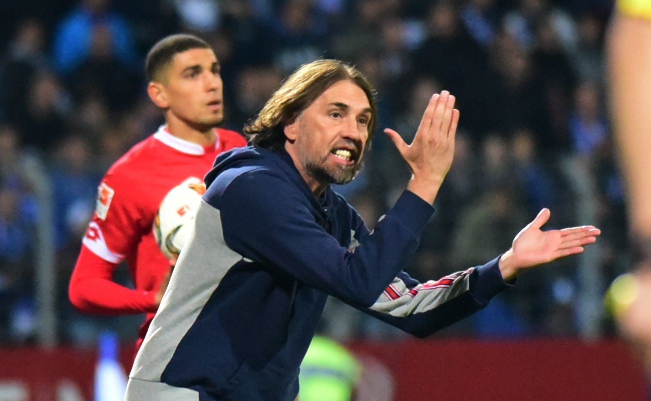 Nicht nur seine Spieler waren engagiert, auch Martin Schmidt arbeitete an der Seitenlinie mit. Leon Balogun (l.), im Sommer von Darmstadt nach Mainz gewechselt, musste bei seiner Einwechslung reichlich Pfiffe und Buhrufe über sich ergehen lassen...