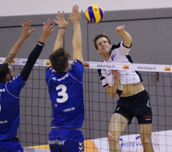 Da war vielleicht auch noch mehr drin: Frank Manenschijn (r.) und die TGM Volleys zeigten gegen die L.E. Volleys ihr bestes Saisonspiel und holten durch die 2:3-Niederlage wenigstens einen Punkt. Den ersten seit der Rückkehr in die Zweite Liga.