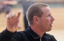 So ein Stück standen Uwe Seifferts Haare in der zweiten Halbzeit seiner DJK-Basketballerinnen beim MTV Kronberg ab.