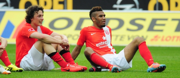  Julian Baumgartlinger hofft auf weitere Einsätze in dieser Saison, Maxim Choupo-Moting schließt eine Vertragsverlängerung nicht aus.