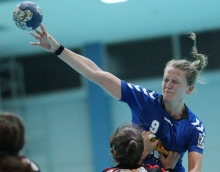 Lea Schuhknecht kam in Bremen sechsmal mit ihren Rückraumwürfen durch und teilte sich mit Katharina Mack den Tagesbestwert ihrer Mannschaft.