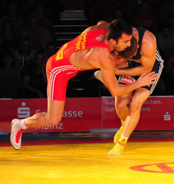 Kiril Terziev (l.) sorgte im vorletzten Kampf dafür, dass die 88er schlimmstenfalls mit einem Unentschieden nach Hause gefahren wären.