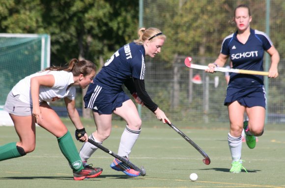 Amelie Neumann-Kleinpaul brachte den TSV Schott durch ihren ersten Saisontreffer gegen den ASV München in der ersten Halbzeit in Führung. In der zweiten Halbzeit versiegten allerdings die Chancen immer mehr.