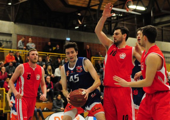 Vorige Saison ließen Philipp Schön und der ASC am Ende den MTV Stuttgart (links: der Ex-Mainzer Lukas Elosge) hinter sich. 