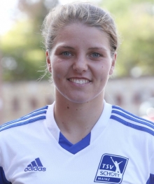 Typisch Torfrau: Elena Bläser lässt alles auf sich zukommen.