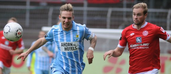 Sehr ordentliches Pflichtspieldebüt: Maximilian Beister (r.) war an fast allen Offensivszenen der ersten Halbzeit beteiligt.