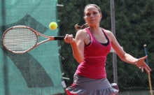 Für Martina Klein und die Schott-Frauen geht es in der Tennis Verbandsliga um den Klassenverbleib.