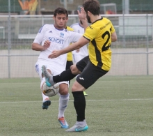 Dreimal müssen Vincenzo Bilotta (l.) und der TSV Schott zwischen Sonntag und nächstem Samstag ran. Mit dem Punktspiel in Burgbrohl geht's los, dann folgen der Pokalknaller gegen Wormatia Worms und das Derby gegen den SV Gonsenheim.