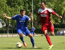 Man kennt sich ein bisschen: Aufsteiger TSG Bretzenheim 46 und die SVW Mainz sind sich in der Landesliga zwar noch nie begegnet, aber der Neuling nahm im Sommer am Weisenauer Vorbereitungsturnier teil und traf dort gleich im ersten Spiel auf die Gastgeber um Adem Kaya (r., gegen Christopher Brüschke). Die SVW gewann 2:1, Siegtorschütze Kaya wird am Sonntag in Bretzenheim aber nicht auflaufen.