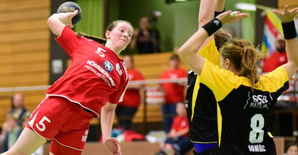 Im Pokal klappte es mit dem Sieg der FSG Mainz 05/Budenheim über den stark einzuschätzenden TV Nellingen. Nicht nur Janka Bauer (l.) hatte einen starken Tag erwischt. Im Punktspiel, das aufgrund der Tabellensituation zum wichtigeren der beiden Vergleiche wird, will die Mannschaft am besten direkt an jenen 3. Oktober anknüpfen. 
