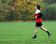 Sieht doch ganz gut aus: Julian Baumgartlinger war am Dienstag beim regulären Training noch nicht wieder dabei,  die Chancen auf einen Einsatz im kommenden Spiel gegen den VfL Wolfbsurg stehen aber offenbar gut. Der Kapitän begab sich auf ein paar Privatrunden um den Trainingsplatz.