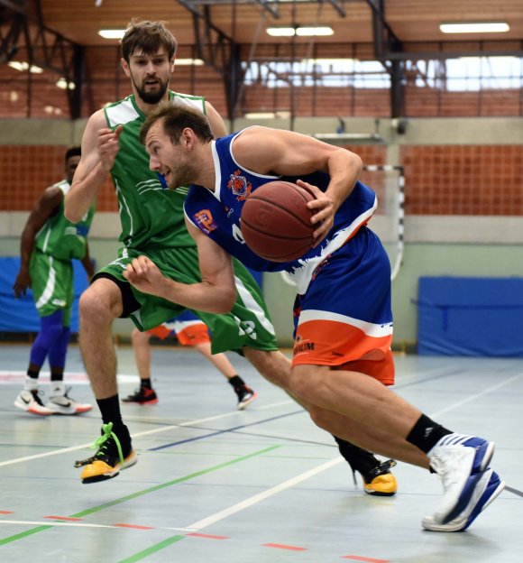 Philipp Moßmann (hier im Spiel gegen die DJK Nieder-Olm) hatte in Rockenhausen vor allem damit zu tun, Tracey Murray aus dem Spiel zu halten.