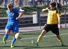 Mehr als noch bei der Niederlage im Nachholspiel in Morlautern kam diesmal über die Außenbahnen, vor allem von rechts über Krystian Borowski (l.)