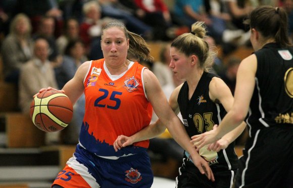 Vorige Saison gewannen Maria Neufuth und der ASC Mainz am ersten Spieltag bei Jahn München (r. Nicola Schmidt) mit 75:71. Zum Rückrundenauftakt gab es im Theresianum eine 79:82-Niederlage.