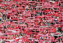 Die Fans sind gefragt: Martin Schmidt und Christian Heidel setzen für das Spiel gegen den VfL Wolfsburg auch auf die Unterstützung von den Tribünen.