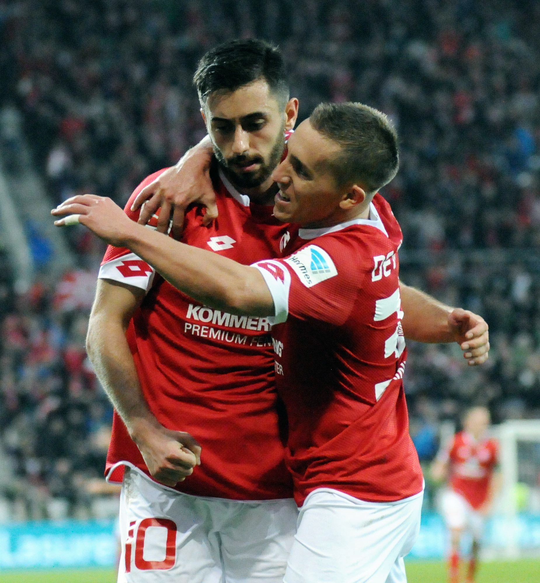 Torschützen unter sich: Pablo De Blasis hatte das 1:0 erzielt, Yunus Malli das 2:0.