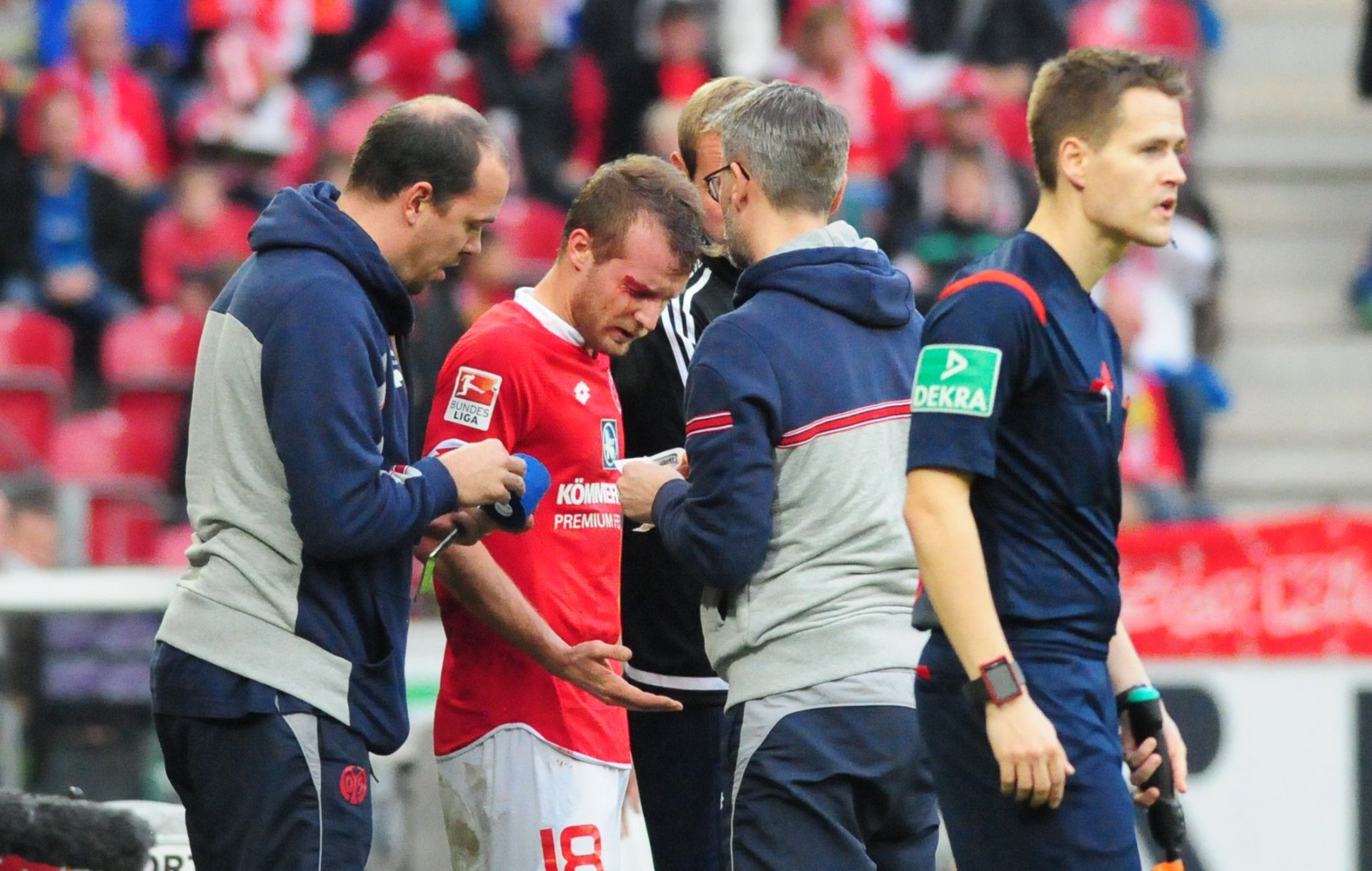 Ihre Versuche, die ohnehin zaghaften Wolfsburger Angriffe zu stoppen, unternahmen Daniel Brosinki und seiner Kollegen notfalls unter Ausschluss der eigenen körperlichen Unversehrtheit.