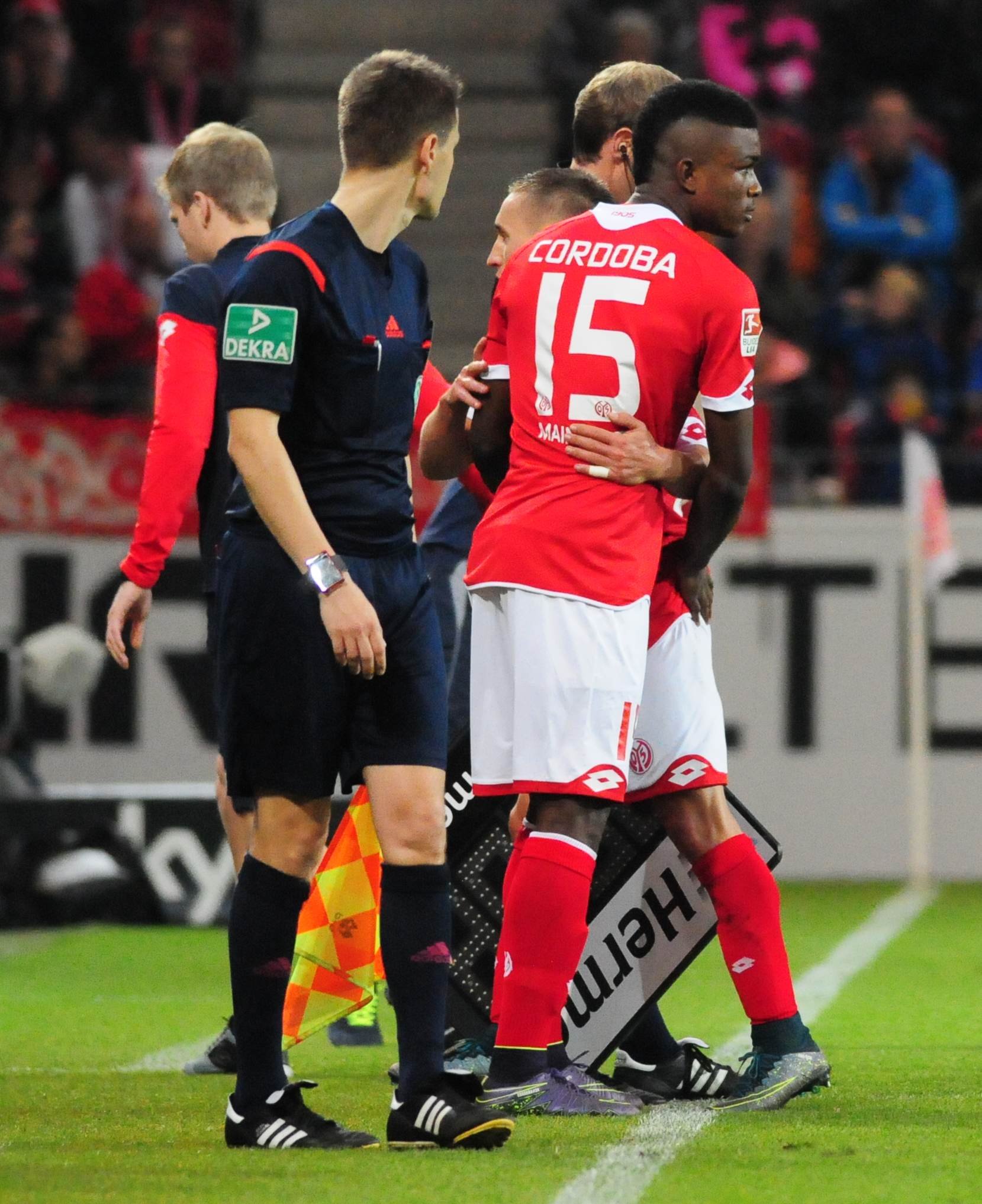 Und so sieht er er in echt aus: Jhon Cordoba bei seiner Einwechslung.