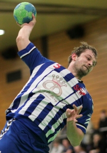 Das Knie macht nicht mehr mit, plötzlich wurde er an anderer Stelle gebraucht: Da entschloss sich Marcus Quilitzsch, den für diese Saison vorgesehenen Wechsel von der aktiven Karriere zum Trainer und Coach zu beschleunigen. Nach drei Trainingseinheiten mit der SG Bretzenheim gelang der Einstand auf der Bank durch den 28:25-Sieg gegen die SG Saulheim II.