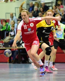 Trainer André SIkora-Schermuly gibt seinem Rückraumtalent Alicia Soffel meist erst in der zweiten Halbzeit längere Einsatzzeiten. Die 16-Jährige zeigte dabei auch in Wuppertal Jokerqualitäten, war mit ihren Treffern um die Mitte der zweiten Hälfte entscheidend daran beteiligt, dass sich eine wacklige Partie zugunsten der FSG entwickelte.