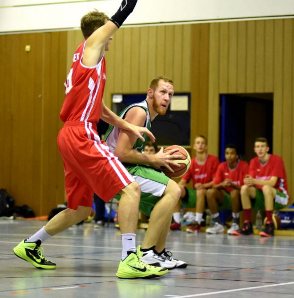 Hardcore explodiert: Marco Strobel (r.) feierte mit dem SC Lerchenberg nach sieben Niederlagen den ersten Saisonsieg.