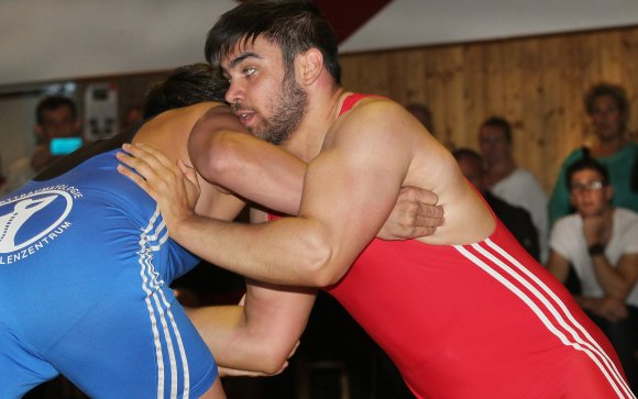 Salih Simsek (r.) kann derzeit zwar studienbedingt nicht trainieren, gab aber nur einen Punkt ab.