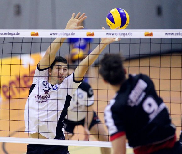Auch wenn sich Manuel Lohmann (l.) darüber ärgerte, dass die TGM Gonsenheim in Schwaig nur zwei Punkte mitnahm: Die Zwischenbilanz seines Teams stimmt den Mittelblocker vollauf zufrieden.