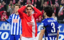 Stefan Bell konnte es nicht fassen: Um Zentimeter hatte Innenverteidigerkollege Nokolce Noveski soeben das Berliner Tor verfehlt.