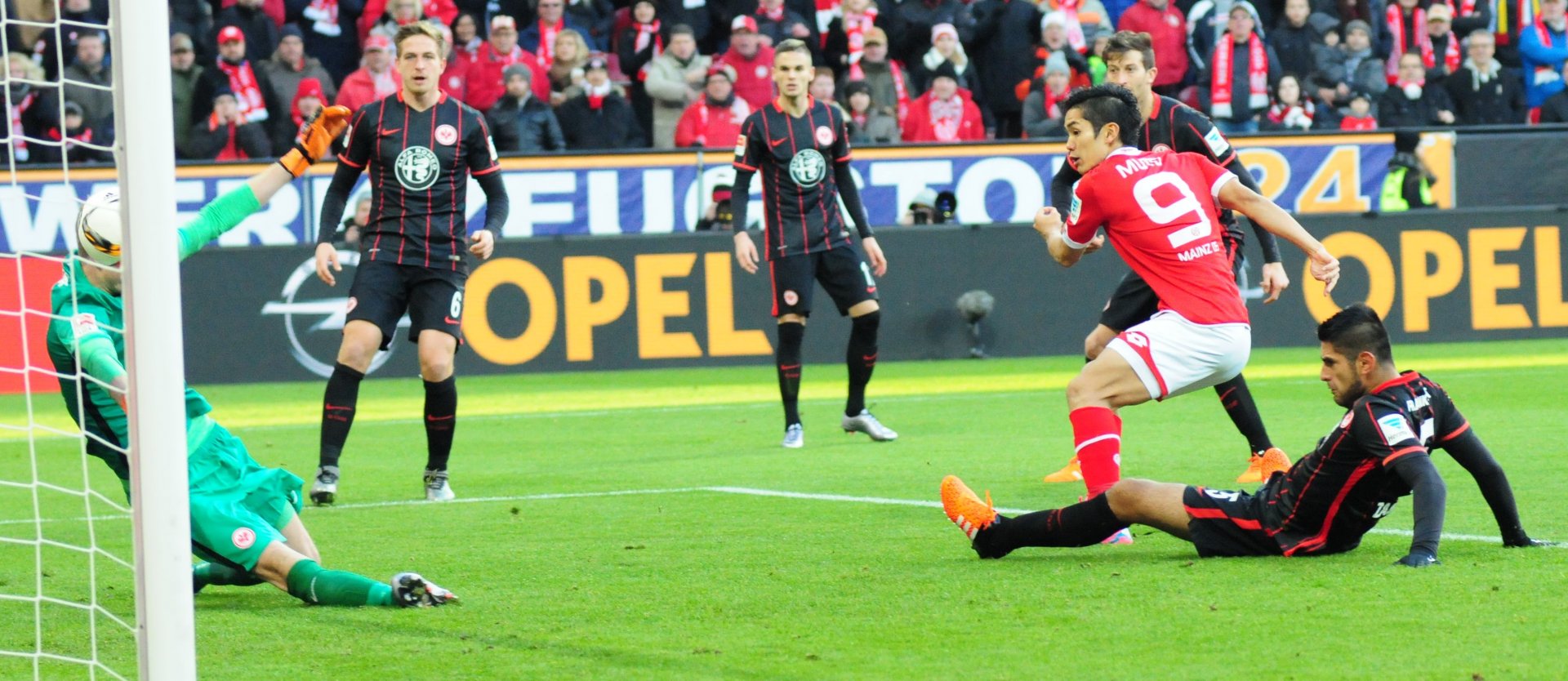 Für einen optimalen Auftakt hatte Yoshinori Muto mit seinem 1:0 nach 4:45 Minuten gesorgt.