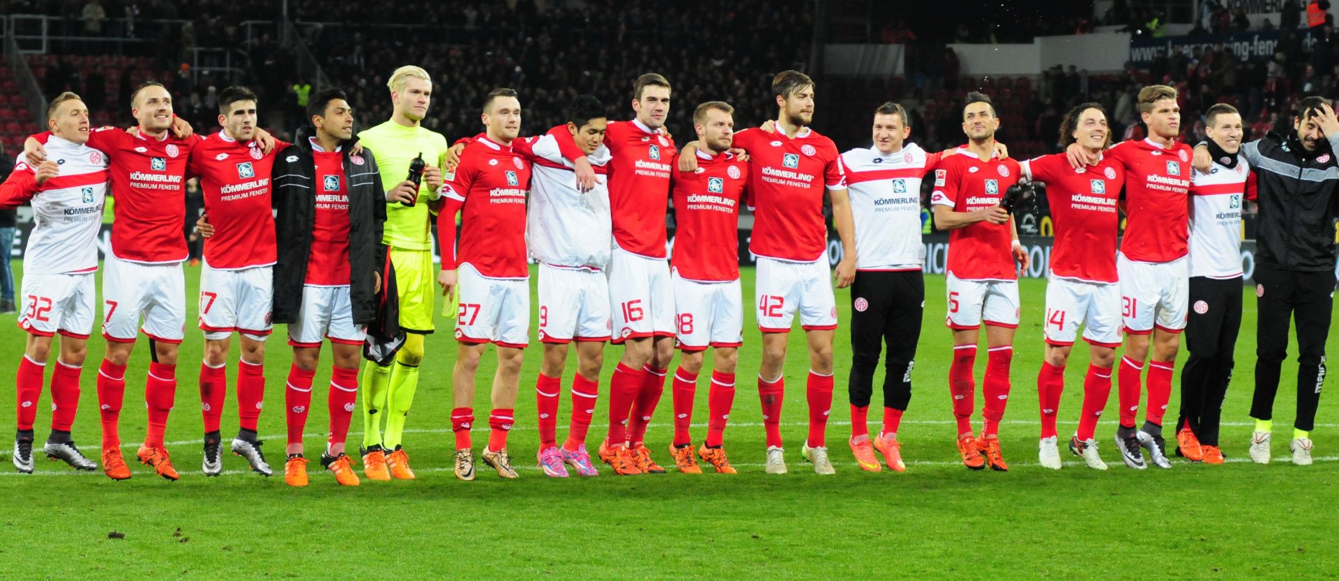 Auch wenn's den Frankfurtern nicht gefällt: Die Mainzer feierten den Derbysieg.