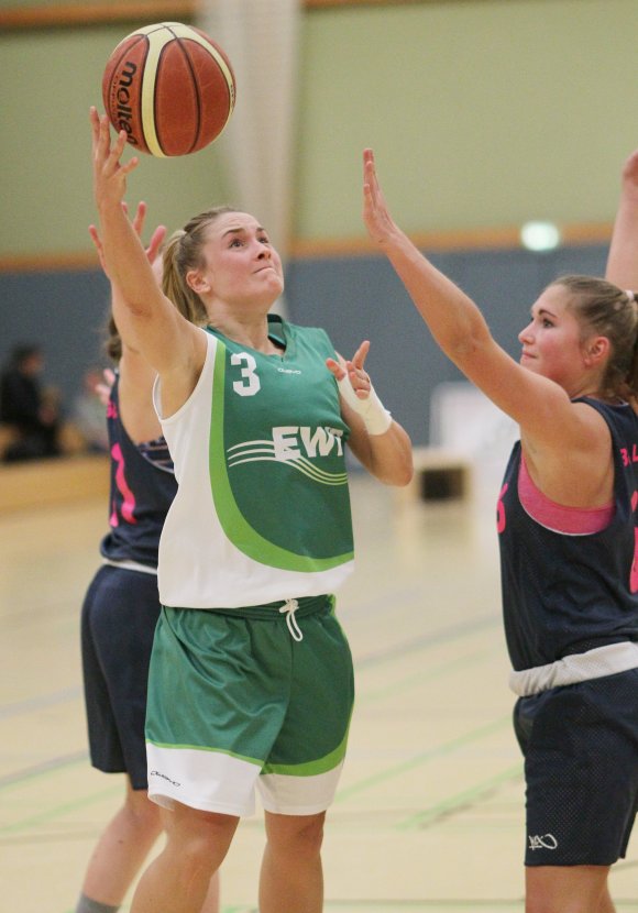 In Grünberg überzeugten die DJK-Basketballerinnen (hier: Patricia Bendig) ihren Trainer Uwe Seiffert - der wünscht sich solche Leistungen allerdings an jedem Wochenende.