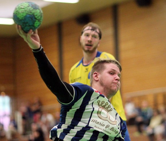 Gerade erst zurückgekehrt nach einer Verletzungspause, schon der Top-Torschütze des Teams: Kreisläufer Kevin Knieps schoss beim ungefährdeten Pokal-Halbfinalsieg der Sportfreunde in Osthofen zehn Tore.