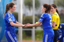 Im Heimspiel gegen den TSV Crailsheim machte Laura Ofiara (l.) nach einer halben Stunde Platz wegen einer Sprunggelenkverletzung Platz für Sarah Schmitt. Der Einsatz der Innenverteidigerin am Sonntag ist fraglich.