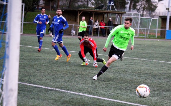 Einer der vermutlich letzten Auftritte des SVN Zweibrücken in der Oberliga (im Bild Peter Müller) gab es beim Auswärtsspiel beim TSV Schott zu sehen.