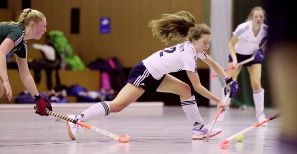 Michelle May und die Hockey-Regionalligafrauen des TSV Schott müssen nach der enttäuschenden Heimniederlage gegen den Hanauer THC beweisen, dass sie der Aussprache auch Besserung folgen lassen..